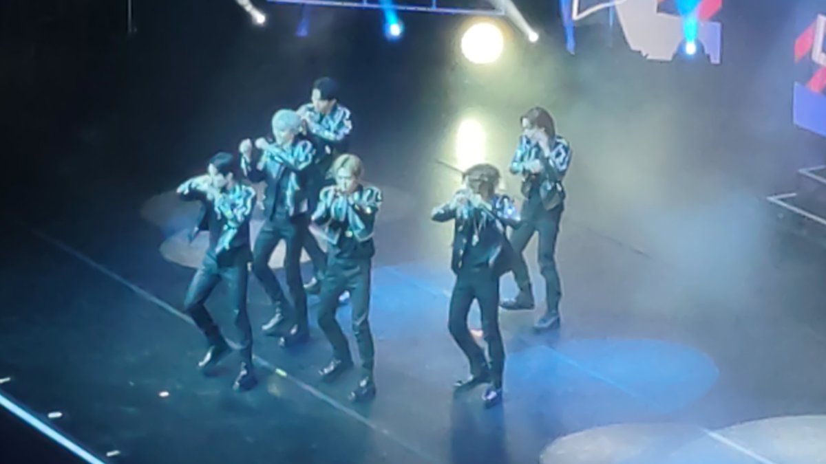 BrainNoWorkGood's tweet image. One of the best days of my life happened yesterday. I got to see P1harmony in Nashville 🎉🥳
So the following tweets will be pictures I got during the concert
#P1HarmonyInNashville