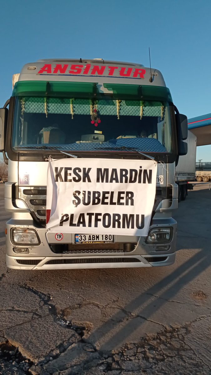 MardinEgitimsen's tweet photo. Bin kişilik sıcak yemek yapacak olan Mobil mutfak ekibimiz ve kömür taşıyan aracımız Adıyaman’a doğru yola çıktı. Kardeşlik köprüsünü dayanışma ile ilmek ilmek örüyoruz. Mardin halkına duyarlılığını sürdürme çağrısını yineliyoruz. Dayanışma yaşatır..@egitimsen https://t.co/lVeADJx9zW