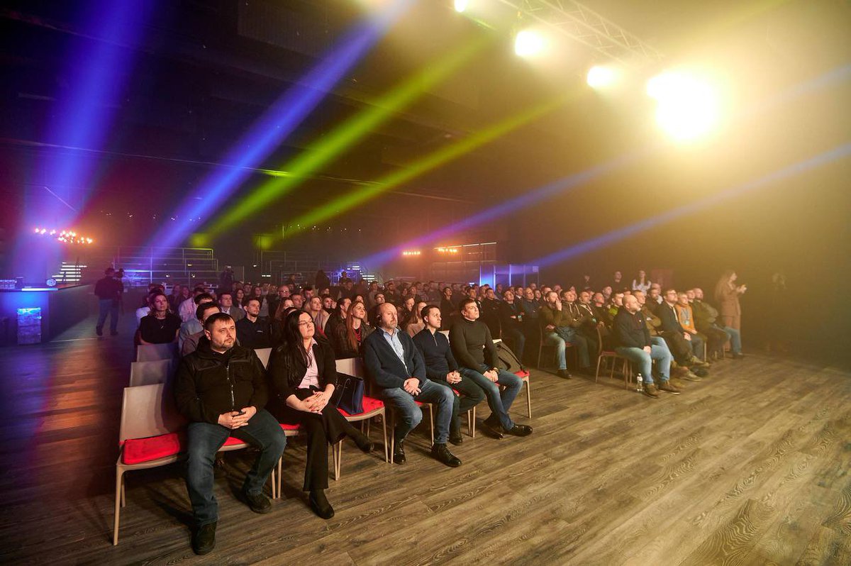 BelgiumUkraine's tweet photo. Last week, 🇧🇪Deputy Head of Mission, Mr. Frederik Develter, joined the event to honour the #Dobrobat volunteers of the Kyiv, Chernihiv, Sumy, Kharkiv, Mykolaiv, Zaporizhzhia and Kherson for their significant contribution to the reconstruction of the regions affected by war. 1/3 https://t.co/wHSHPSjpBe