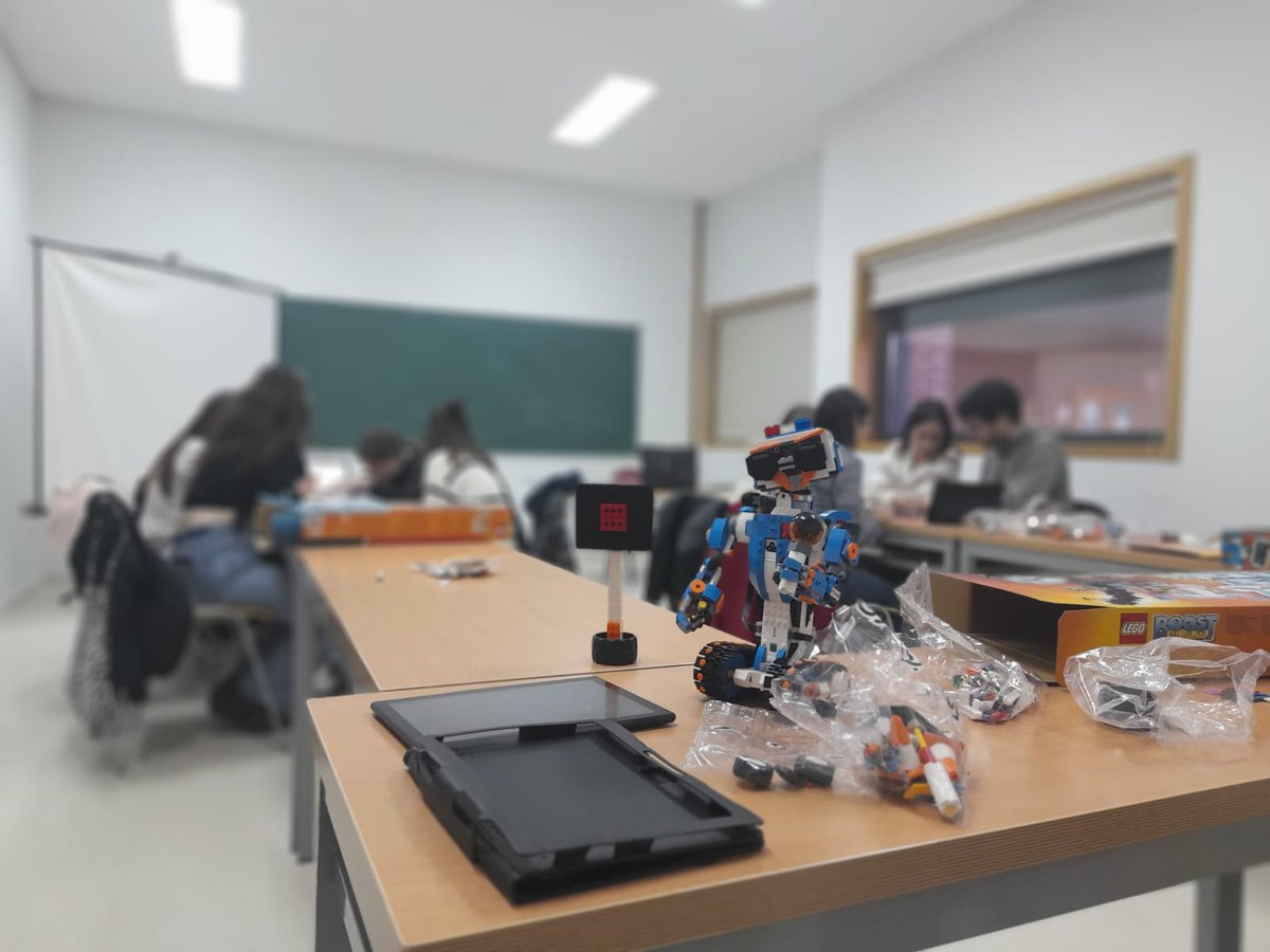 Taller robótica educativa
<a href="/agro_nexus/">Nexus</a> <a href="/FabLabUSAL/">FABLAB USAL</a> <a href="/EduTurismoAvila/">Educación y Turismo</a> 
#SalvemoslaTierra