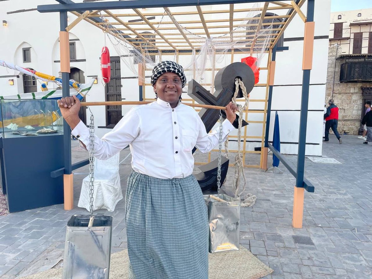 ehnafen's tweet photo. السقاء وظيفة قديمة عرفت قبل التطور الحضاري بإيصال المياه إلي البيوت والمباني، والسقاء أو السقا هو الشخص المسؤول عن نقل المياه من الخزانات أو الأنهار إلى المساجد والمدارس والمنازل والأسبلة (جمع سبيل) وذلك لعدم وصول المياه إلى هذه الأماكن لخدمة الأهالي . https://t.co/60juNjAPPg