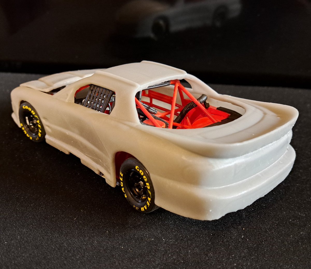 The IROC Firebirds will begin shipping this week. The delay has been my desire to try to include glass with the bodies. I'll be attempting to vacuum form the windows from some 3D printed templates tongiht and tomorrow 🤞

etsy.com/listing/139737…