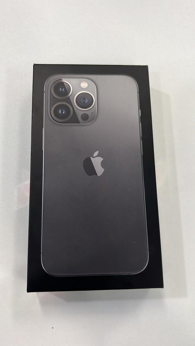 ViejoFumeke's tweet photo. ⚠️CHELAS GRATIS⚠️

Ahora que tengo su atención, Vendo iPhone 13 Pro de 1TB de capacidad, Nuevo y con todo lo que trae en la caja.

S/. 4800 Negociable

Envíame DM si te interesa.

*RT para que llegue a más gente porfa* https://t.co/EbC6mUI0fw