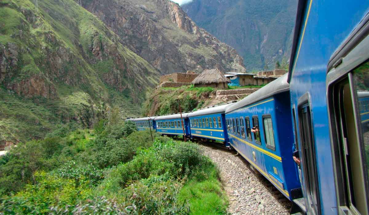 cusconoticias's tweet photo. ¡Excelente Noticia! Desde hoy lunes 13 los trenes de las empresas #incarail y @PeruRail_Trains a Machu Picchu, operaran todos los días y la ciudadela inca de Machu Picchu esta abierto y recibiendo con normalidad las visitas, con lo cual el circuito turístico esta restablecido https://t.co/rsjES055ht