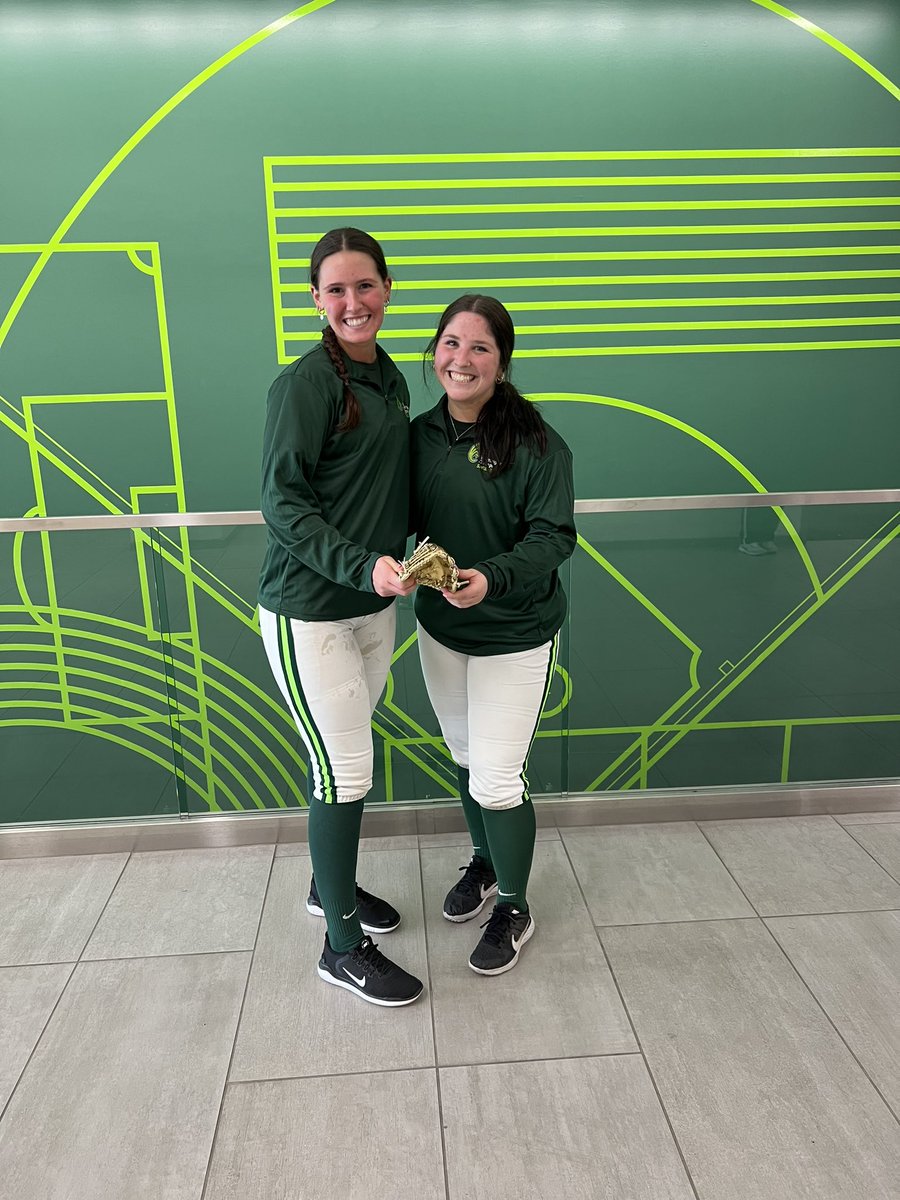 DubC_Softball's tweet photo. Wrapped up our first week of practice with some awards! Big Hitter, Golden Glove and our Rock! Congrats Ladies! Keep up the hardwork💚🐾🥎 https://t.co/WMfoewAdtr