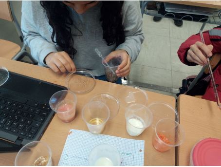 InsOlimpia's tweet image. Presència de lípids als aliments.
Estudiem la nutrició i alimentació saludable.

#alimentació #menjarsaludable #ciències #nutrients #lípids #3rESO

A 3r s'ha estudiat la nutrició i alimentació saludable. Ara comprovarem la presència de lípids en els aliments.