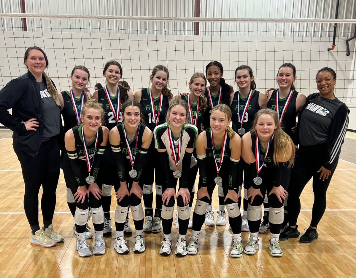 ashtyn_werth's tweet photo. 2nd in gold at Winter Classic!! So grateful for this team!
#8 #libero 
@MADFROGVBALL @PrepVolleyball @VBallrecruiter https://t.co/uQ2v6HbTQm