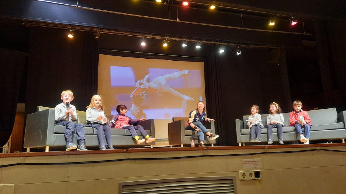 Esta tarde los alumnos de primaria hemos tenido un encuentro muy especial. <a href="/roxanapopa97/">Roxana Popa</a> , gimnasta artística que representará a la selección española, ha compartido con nosotros sus experiencias profesionales.
¡Gracias por tu visita y dejarte entrevistar por nosotros!