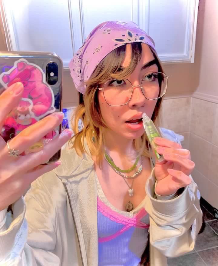 artpixiexo's tweet image. Artist vs Art 💓