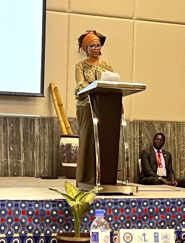 ahunnaeziakonwa's tweet photo. As the poem says "The Strong Black Woman died from being silent when she should have been screaming. She died in her mind, fighting life, racism &amp; men.
Or is she still alive &amp; kicking?"
I know we are still here!
I call on African women to dream to lead &amp;stand w/ #women everywhere https://t.co/PfYEtYWrRU