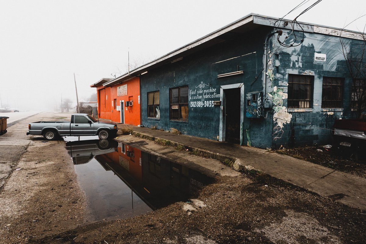 Dotsanity's tweet photo. @moment Took a walk around Austin, TX. #MomentMonday https://t.co/7oLPHRVeHG