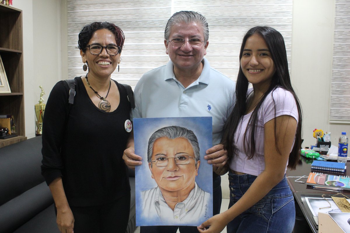 #Infórmate  
#AlcaldeIngElvisEspinoza
Representantes de la Escuela Municipal de Artes y Oficios, los mismos entregaron un reconocimiento al Sr. Alcalde Ing. Elvis Espinoza Espinoza, por el apoyo 
#DibujoYPintura 
#Música
#Danza