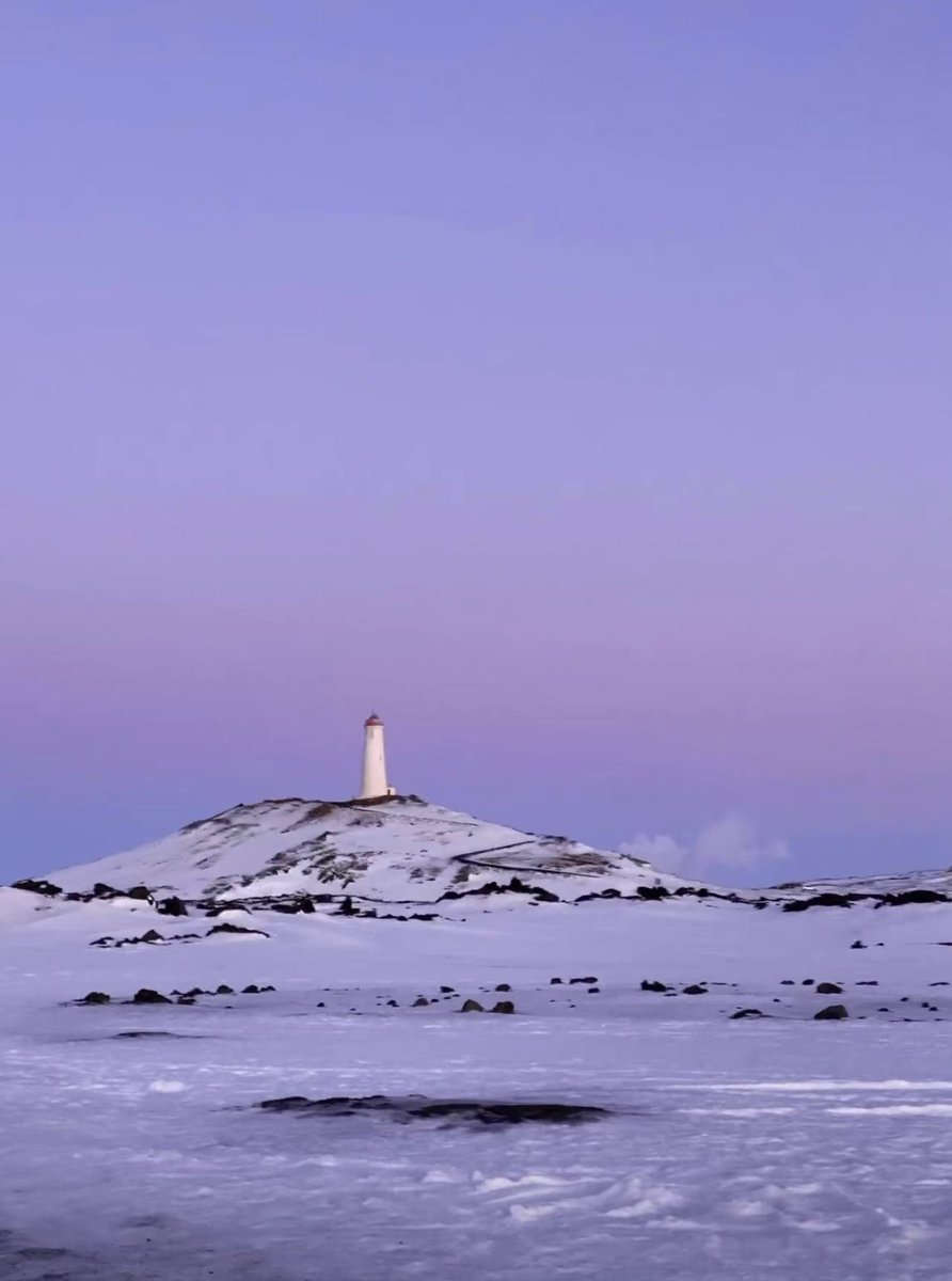 tunezpro's tweet photo. In northern Europe, pink, blue and white https://t.co/hagXNbteVD