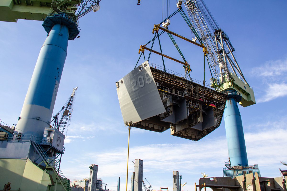 GDNASSCO's tweet photo. Monday morning block move!
Today, NASSCO shipbuilders placed a grand block on the future USNS Robert F. Kennedy (T-AO 208).
#NASSCO #USNavy #SanDiego #NASSCObuilt #RobertFKennedy https://t.co/MDP1GGSO3x