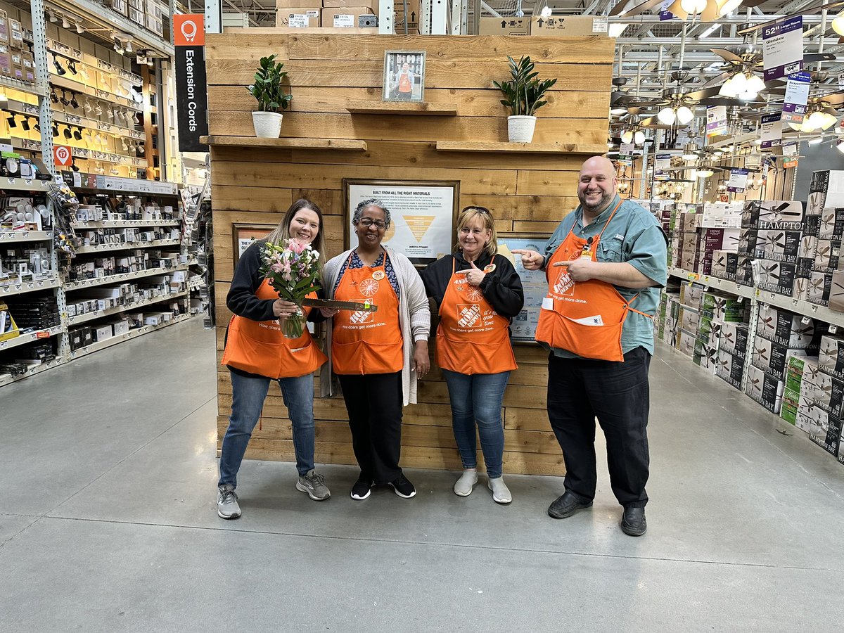 Larry D ONeal (@ldoneal42) on Twitter photo 0126 Ali,Andrea, and Howard showing Meaza some love on COS appreciation week with lunch,gift card, and flowers today!! <a href="/SharptonDavid/">David Sharpton</a> <a href="/thdtunya/">Tunya Williams</a> 0126 Ali,Andrea, and Howard showing Meaza some love on COS appreciation week with lunch,gift card, and flowers today!! <a href="/SharptonDavid/">David Sharpton</a> <a href="/thdtunya/">Tunya Williams</a>