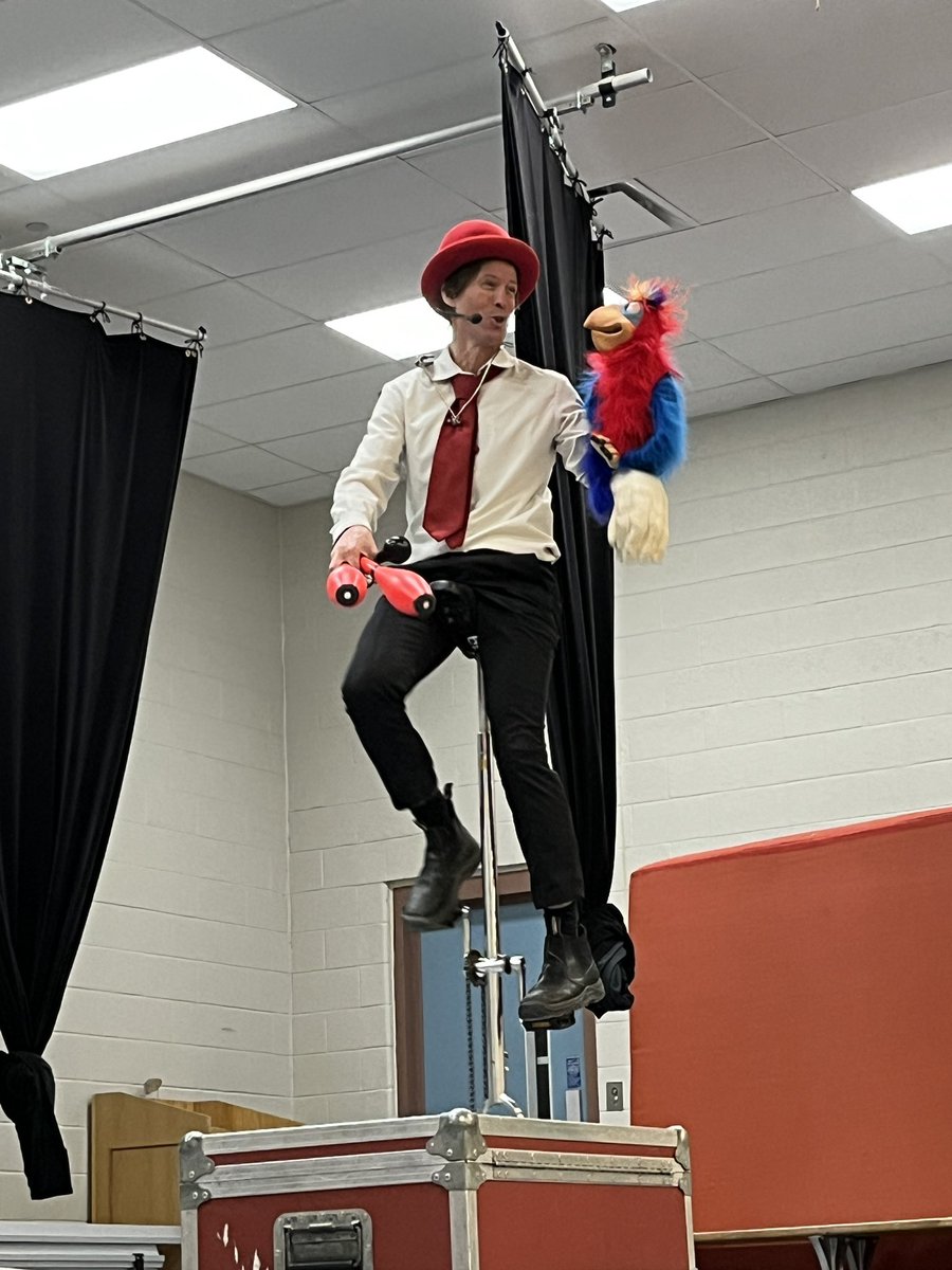 stjuliabilliart's tweet image. We were so excited to kick off Carnaval week with Tim Holland, Stunt Ventriloquist! Such an entertaining show for the entire school! @JoelChiutsi @DomenicScuglia @ycdsb