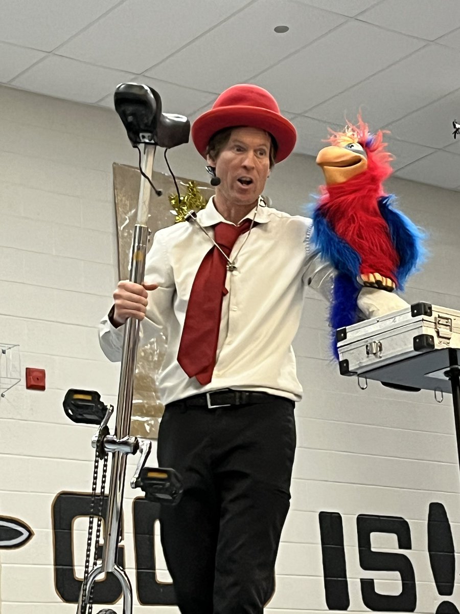 stjuliabilliart's tweet image. We were so excited to kick off Carnaval week with Tim Holland, Stunt Ventriloquist! Such an entertaining show for the entire school! @JoelChiutsi @DomenicScuglia @ycdsb
