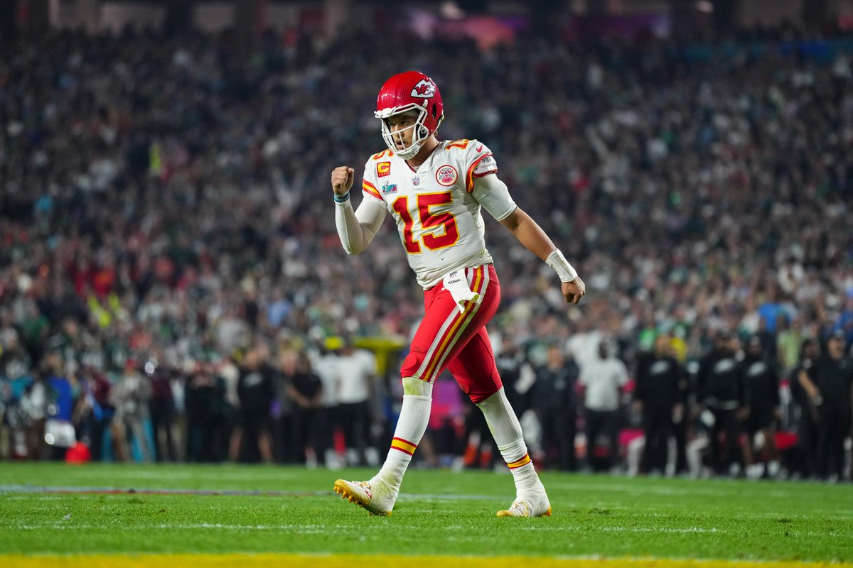 NFLonCBS's tweet photo. QBs down 10+ points in the playoffs since 2018
  
                                               Record 
Patrick Mahomes                4-2
All other QBs combined   7-45 https://t.co/mD4EByZAAt