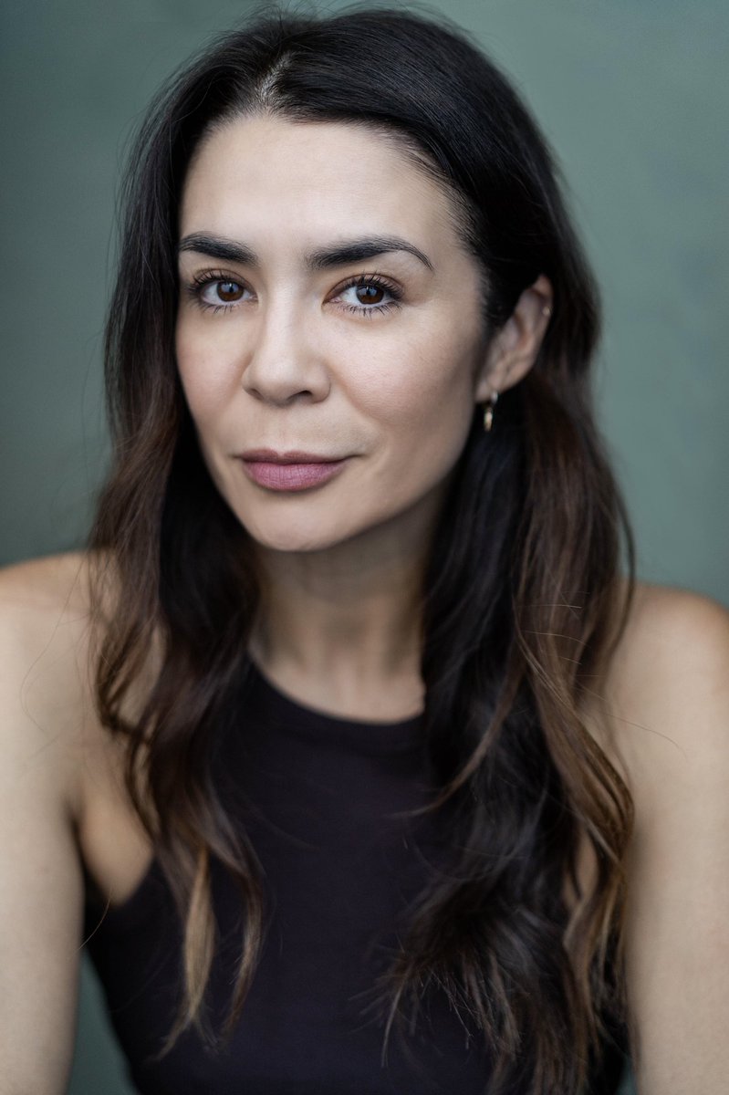 shellylukes's tweet photo. New pic for a new week. Happy Monday friends. 🧡 #michellelukes #actress #vo #mocap #host https://t.co/hitRA3lJmO