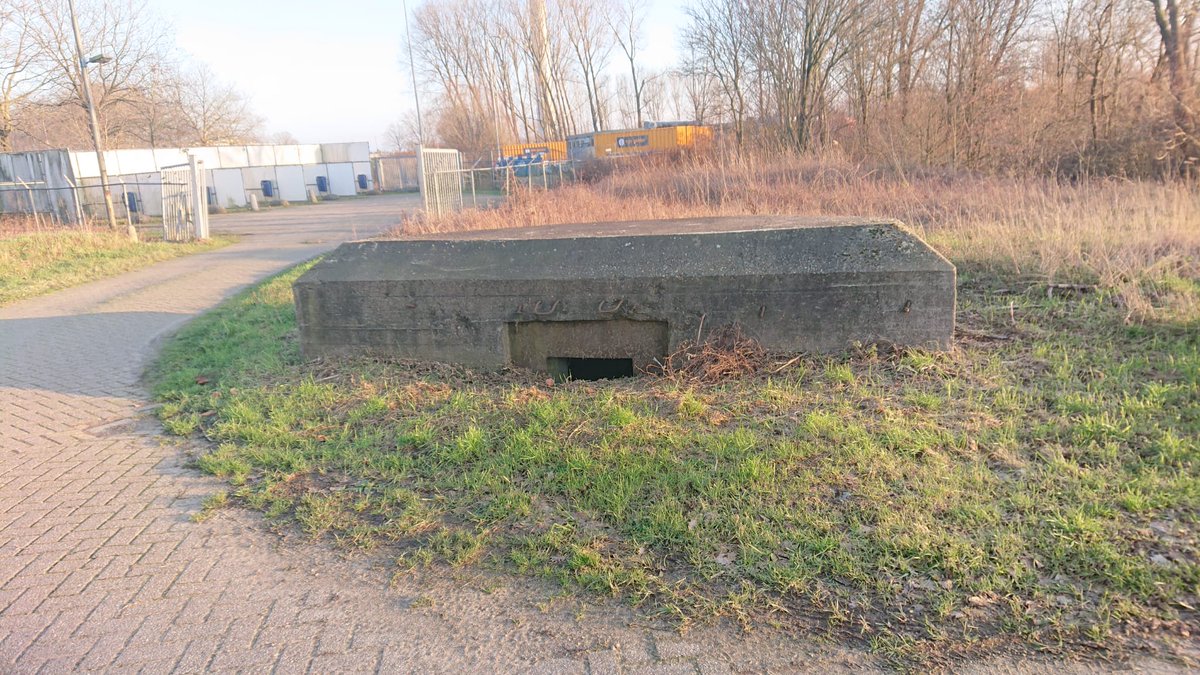 Arnhemoorlog's tweet photo. Nederlandse S3 kazemat bij de afwerkvloer van Iriszorg aan de westervoortsedijk. Bunker hoorde bij de verdediging van fort Westervoort. https://t.co/dwxlvR9wXi