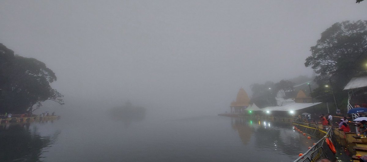 HurryYash's tweet photo. #Mauritius #GangaTalao #GrandBassin 
#pilgrimage #Mahashivratri2023
#HarHarMahadevॐ #Peaceful https://t.co/cKHK6q8k0d