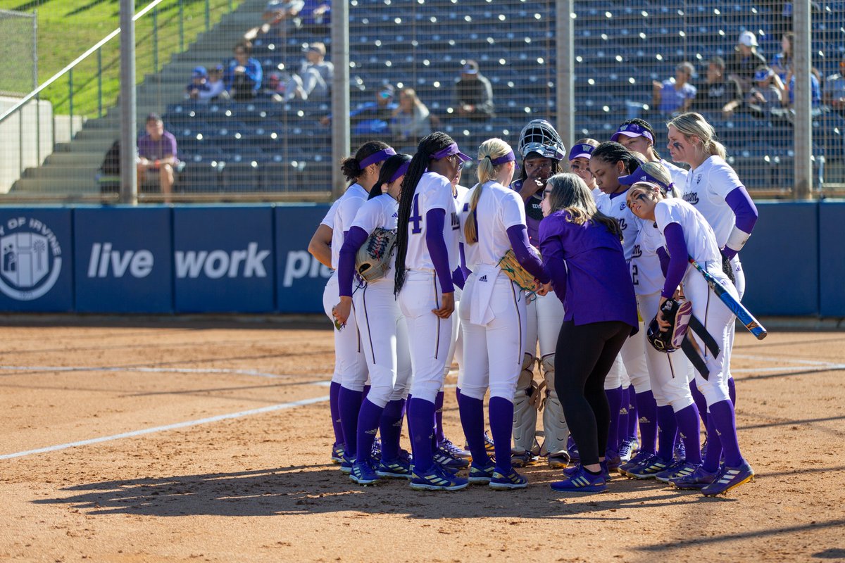 UWSoftball's tweet photo. Relive opening weekend through the lens 📸

Thursday: https://t.co/5z6IsVHjFz
Friday: https://t.co/6agUzEPBFw
Saturday: https://t.co/q0B4OZ8HMI

#MightyAreTheWomen https://t.co/RZ7HLVauif