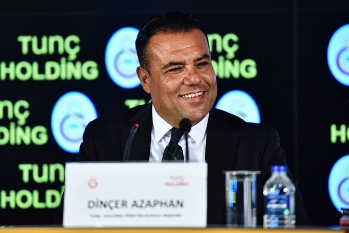 Feneristcom's tweet photo. Fenerbahçe'nin depremzedelere bağışlanmak üzere açık artırma ile satışa çıkan 100. Yıl Şampiyonluk forması fanatik Galatasaraylı Tunç Holding Yönetim Kurulu Başkanı Dinçer Azaphan tarafından satın alındı. https://t.co/AlAONGMelL