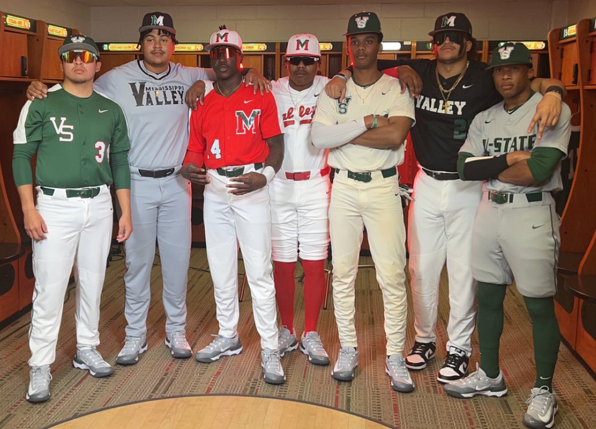 Pick your favorite unis!!!🔥🔥⚾️