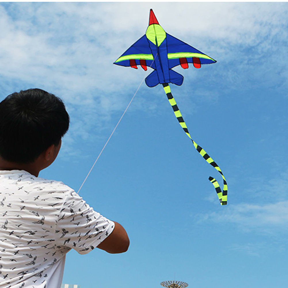 metaphorsbwithu's tweet image. We&apos;re getting close to kite-flying season.

When I was a kid, just about all my friends bought or made kites. We had a ball being outside and seeing who could outdo the others.

Are we getting to a point where flying a kite will be illegal soon?

#Kites #UFO #FlyingObjects