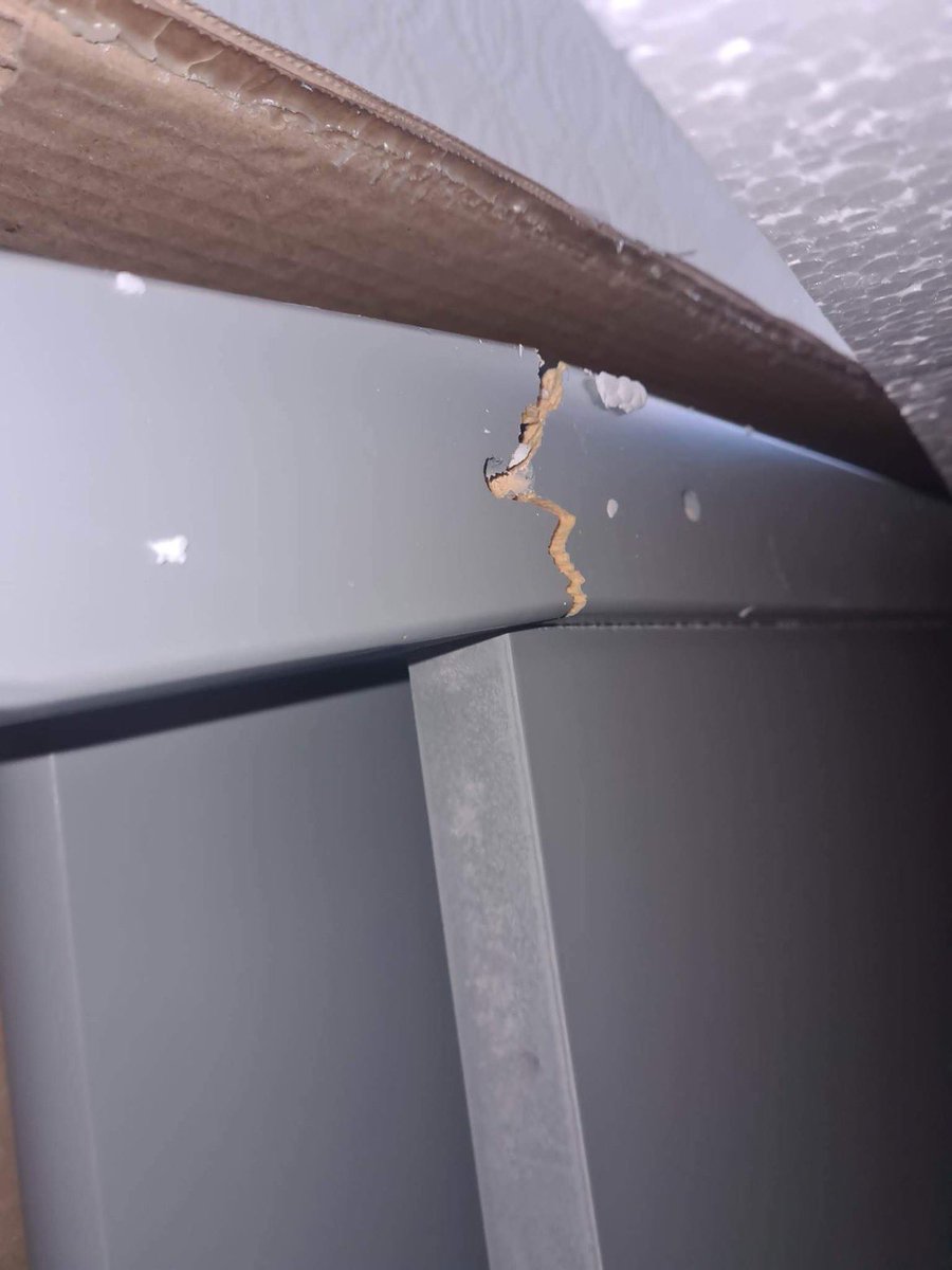 kieronsellars3's tweet photo. Argos charged me £280 for a king size bed. When this arrived the headboard was smashed. I was asked by Alicia at Argos to use this whilst a replacement is sourcedNot good enough.Avoid #refund  @Argos_Online https://t.co/JwEg7jjFTz