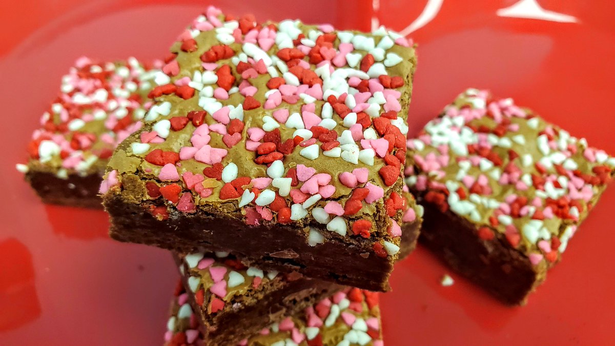 Two more days to order delicious Valentine’s Day brownies! 😊

Valentine’s Day 4-Packs, Raspberry Fudgy Chocolate, and Valentine’s Day Sprinkle brownies are available in store. Enjoy!! 💗