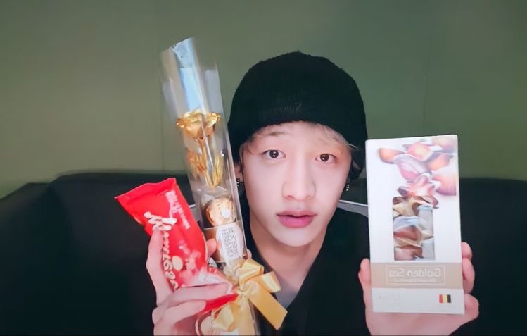 beyondyasmin's tweet photo. [210214] happy two years to bang chan doing a valentine’s day live for STAY where he made a dedicated playlist, dressed up, brought chocolates &amp; a gold rose❤️ 

🐺: “you guys are the reason why i can be very happy so tysm for being alive in the same timezone” https://t.co/8YfzCOAsI9