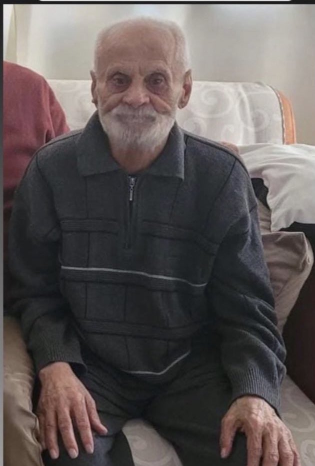 Mehmet amca Alzheimer. 

Zarar görmüş binadan çıkarıldıktan sonra kalan ailesi çıkarılırken yürümüş gitmiş. 

Bulunamıyor. 

Agzında diş yok, kendini ifade edemez adını söyleyemez + Sarı kolsuz yelek üstünde kahverengiye yakın mont giymişti 

İletişim Ata AŞKAR (oğlu) 05362347705