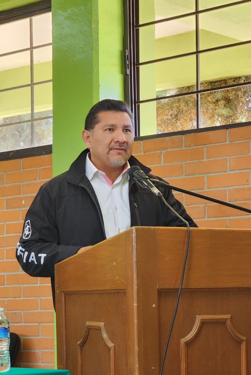 ArturoH19772369's tweet photo. Con la representación del Gobernador @alfredodelmazo, asistí al Colegio de Bachilleres Plantel 07 de #Toluca, donde entregamos apoyos del Programa “Becas Familias Fuertes por la Educación” a estudiantes de #EducaciónBásica #MediaSuperior y #Superior.
#EscuelasFuertes https://t.co/DOI9wwH4K3