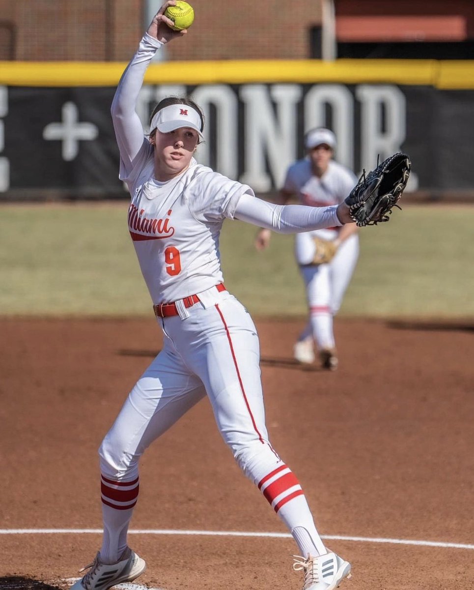 Happy Birthday to our super senior pitcher <a href="/bripratt3/">bri</a>‼️🎂🎉