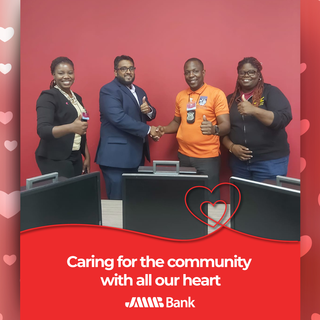 jmmbgrouptt's tweet image. 𝐖𝐢𝐭𝐡 𝐚𝐥𝐥 𝐨𝐮𝐫 𝐡𝐞𝐚𝐫𝐭𝐬, 𝐰𝐞 𝐜𝐚𝐫𝐞 𝐚𝐛𝐨𝐮𝐭 𝐭𝐡𝐞 𝐜𝐨𝐦𝐦𝐮𝐧𝐢𝐭𝐲!

Shawn Moses, Chief Executive Officer of JMMB Bank, presented the St. Joseph Police Youth Club with nine desktop computers.

#JMMBTT #JMMBCares #JMMBgivesback