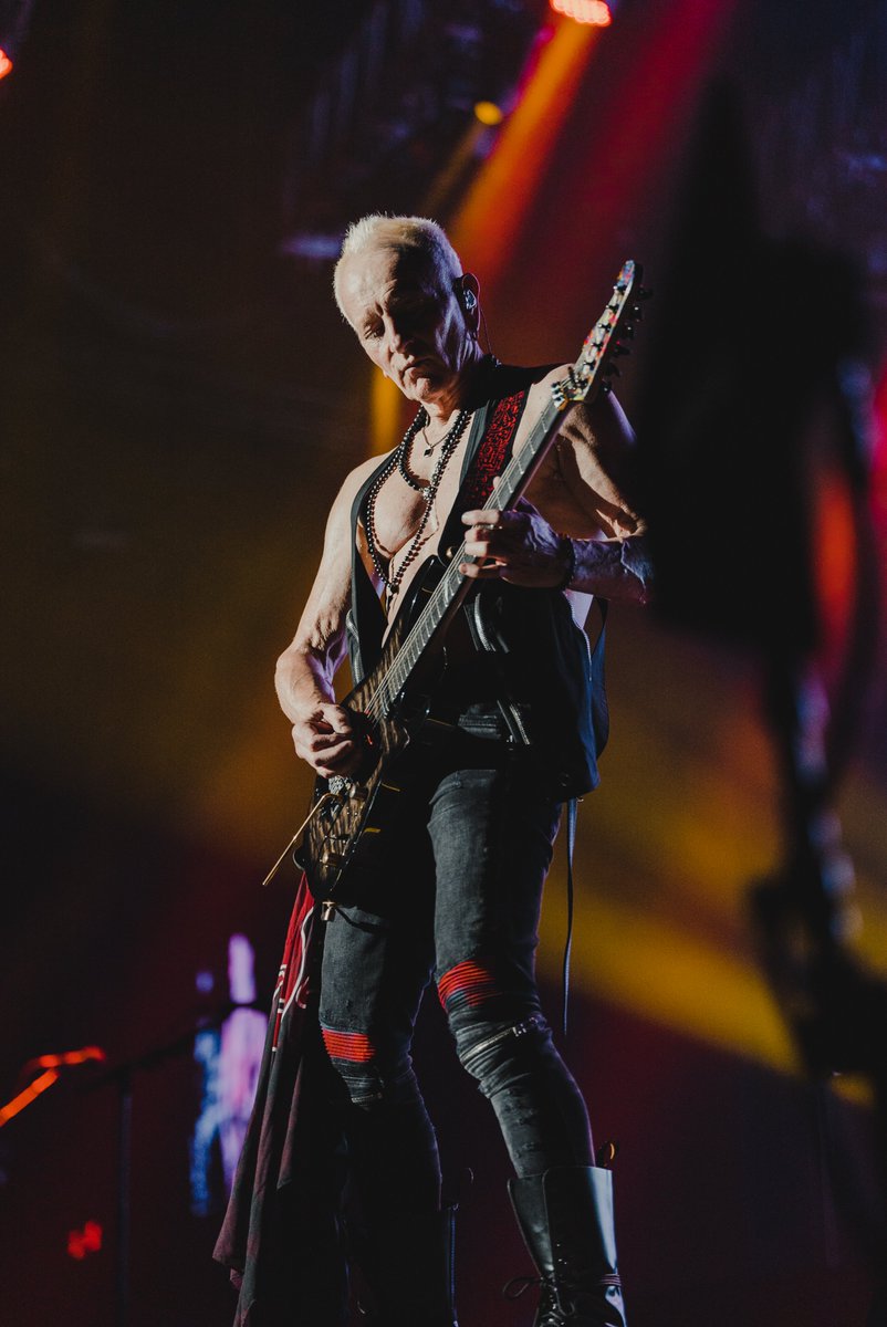 Def Leppard tweet media