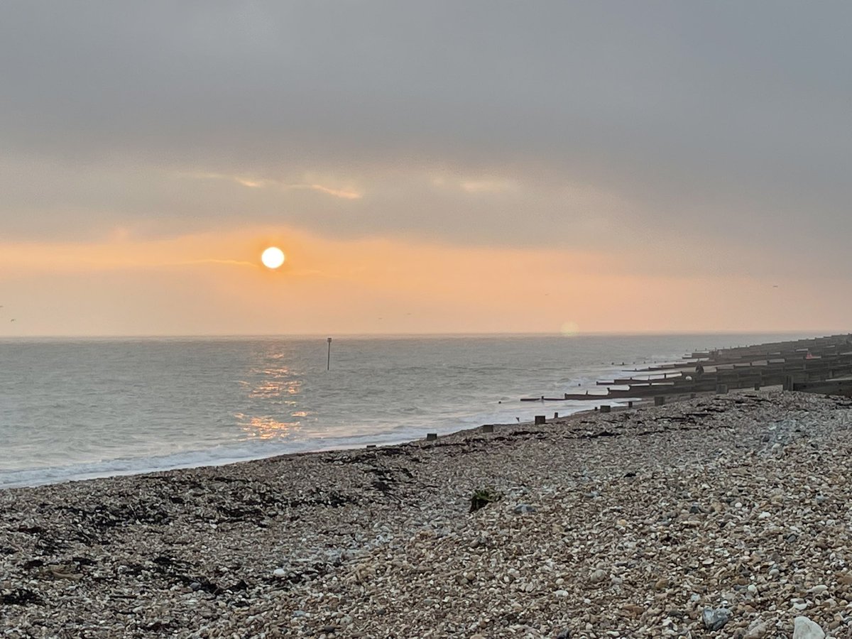niallgavinuk's tweet photo. Great to meet up with our @SussexCipd #Branch #Chair @JWebbConsulting for a 1-2-1 #TemperatureCheck (apparently) over coffee this afternoon #Plotting - and managed to capture this #Sunset on my walk back home @ #FerringBeach https://t.co/s6bWBt91P8