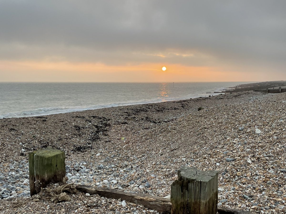 niallgavinuk's tweet photo. Great to meet up with our @SussexCipd #Branch #Chair @JWebbConsulting for a 1-2-1 #TemperatureCheck (apparently) over coffee this afternoon #Plotting - and managed to capture this #Sunset on my walk back home @ #FerringBeach https://t.co/s6bWBt91P8