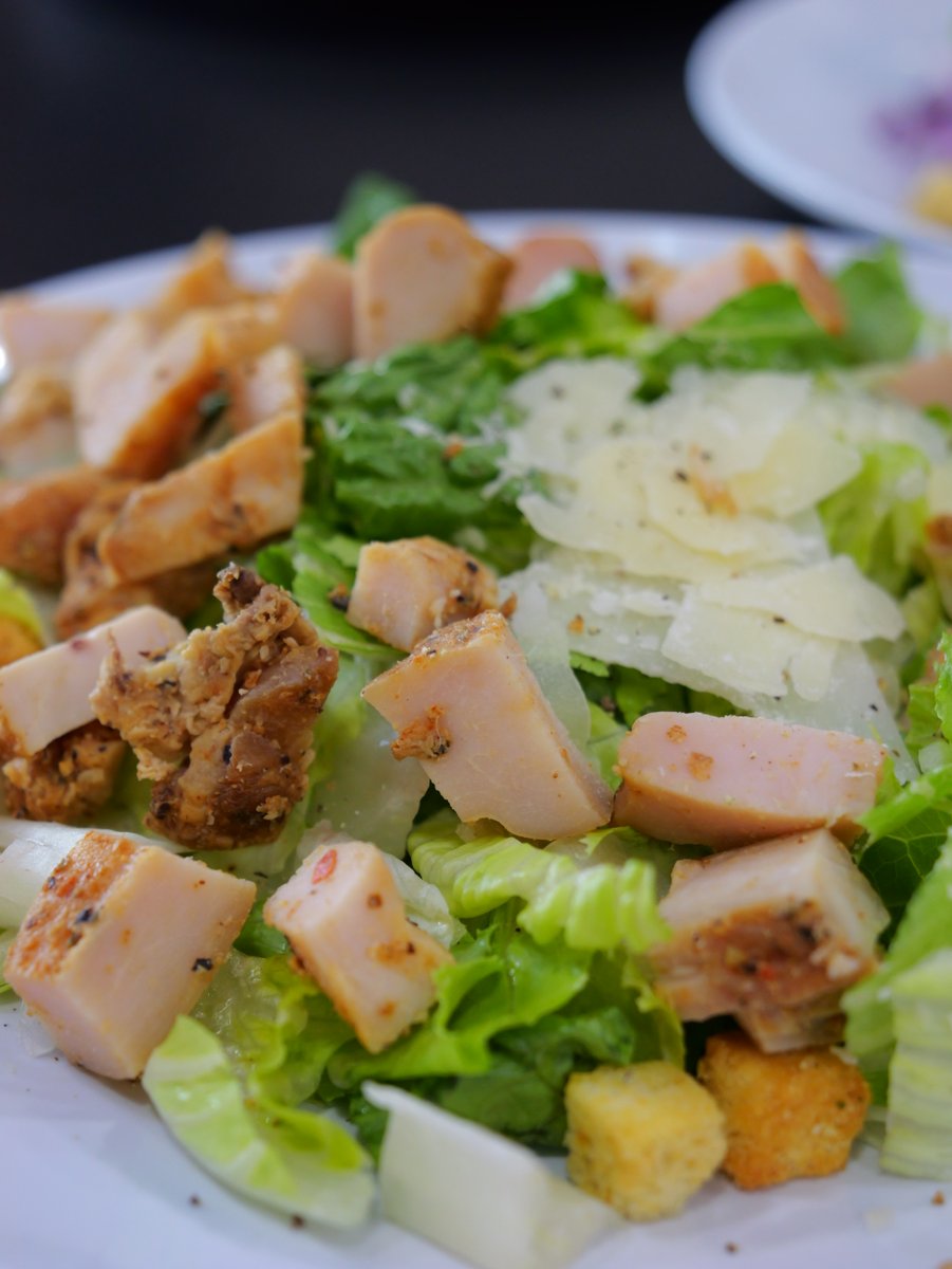 BergheimPizzaCo's tweet photo. Monday munchies don't have to be boring! From salads to pizza and wings, Bergheim Pizza Co has something for everyone! Gather your friends, family, and kids, and get ready to enjoy delicious eats tonight. #BergheimPizzaCo #MondayMunchies #PizzaNight https://t.co/MoCkLd14Vp