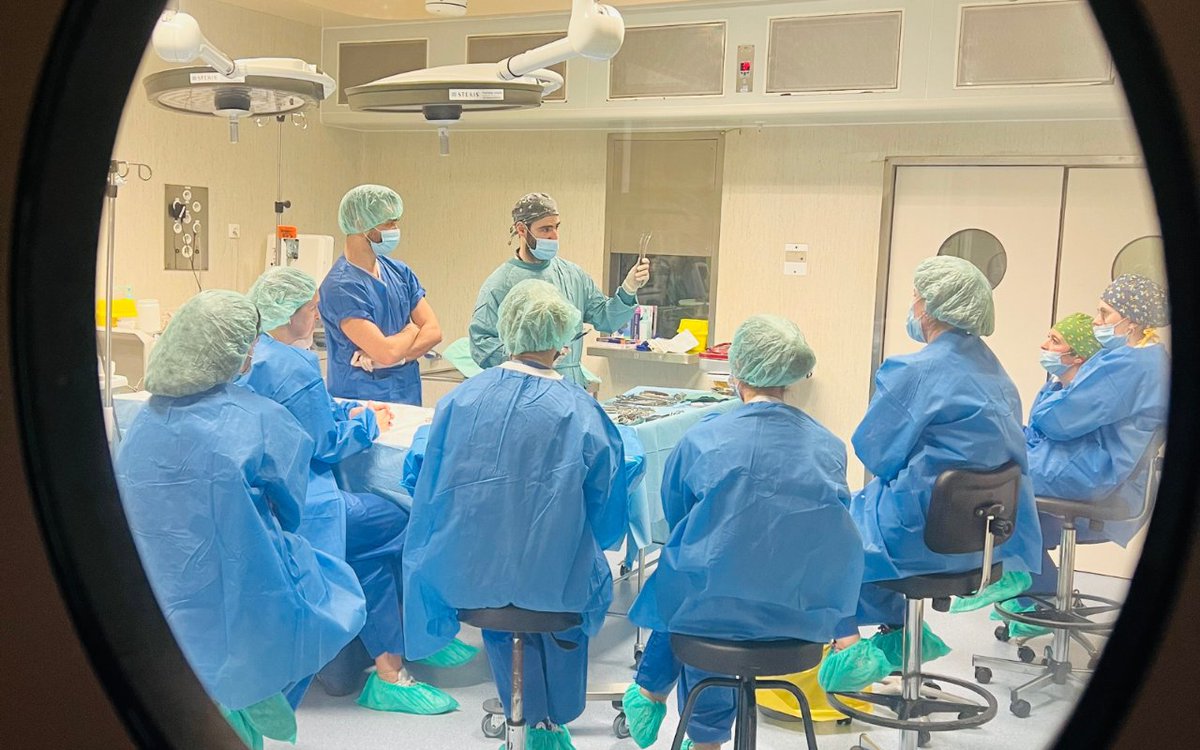 HUB4TecnoCampus's tweet photo. Los alumnos del #postgrado en Atención a la Persona en el #ProcesoQuirúrgico💉 de @TecnoCampus han realizado una clase de #simulaciónclínica en el @hgermanstrias con docentes expertos 🤓

@lcurell y @ASegadoMu, coordinadoras 🙋‍♀️, apuestan por proyectos de simulación en este ámbito https://t.co/ugqg9sxZu0