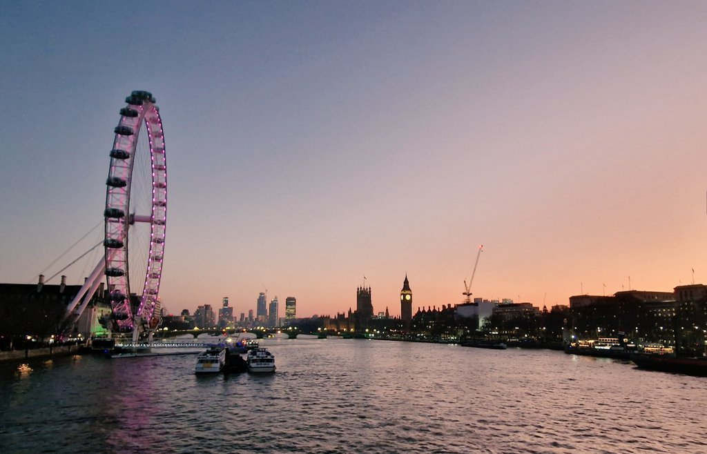 Ditched the underground and walked instead, rewarded with a view 🌆