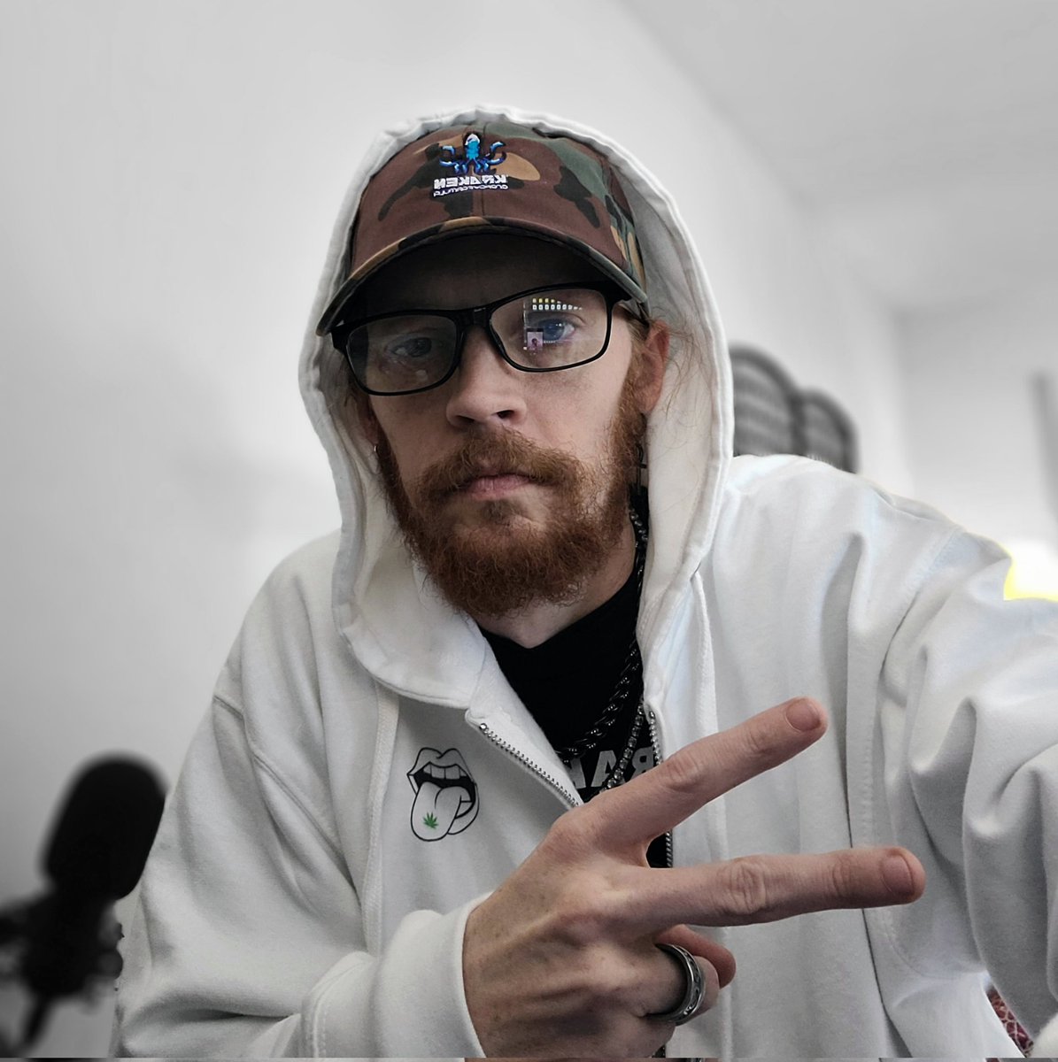 DaTxSiKxIrisHH's tweet photo. GO CHECK OUT THE COLLAB WITH ME @FknDads .... GO SUPPORT YOUR BOY AS I GRIND TO MAKE DREAMS BECOME REALITY 
LINK BELOW
#themonarcy 
#drinkkraken 
@DrinkKraken 
https://t.co/f9447KIpc6 https://t.co/cYuwtU9qir
