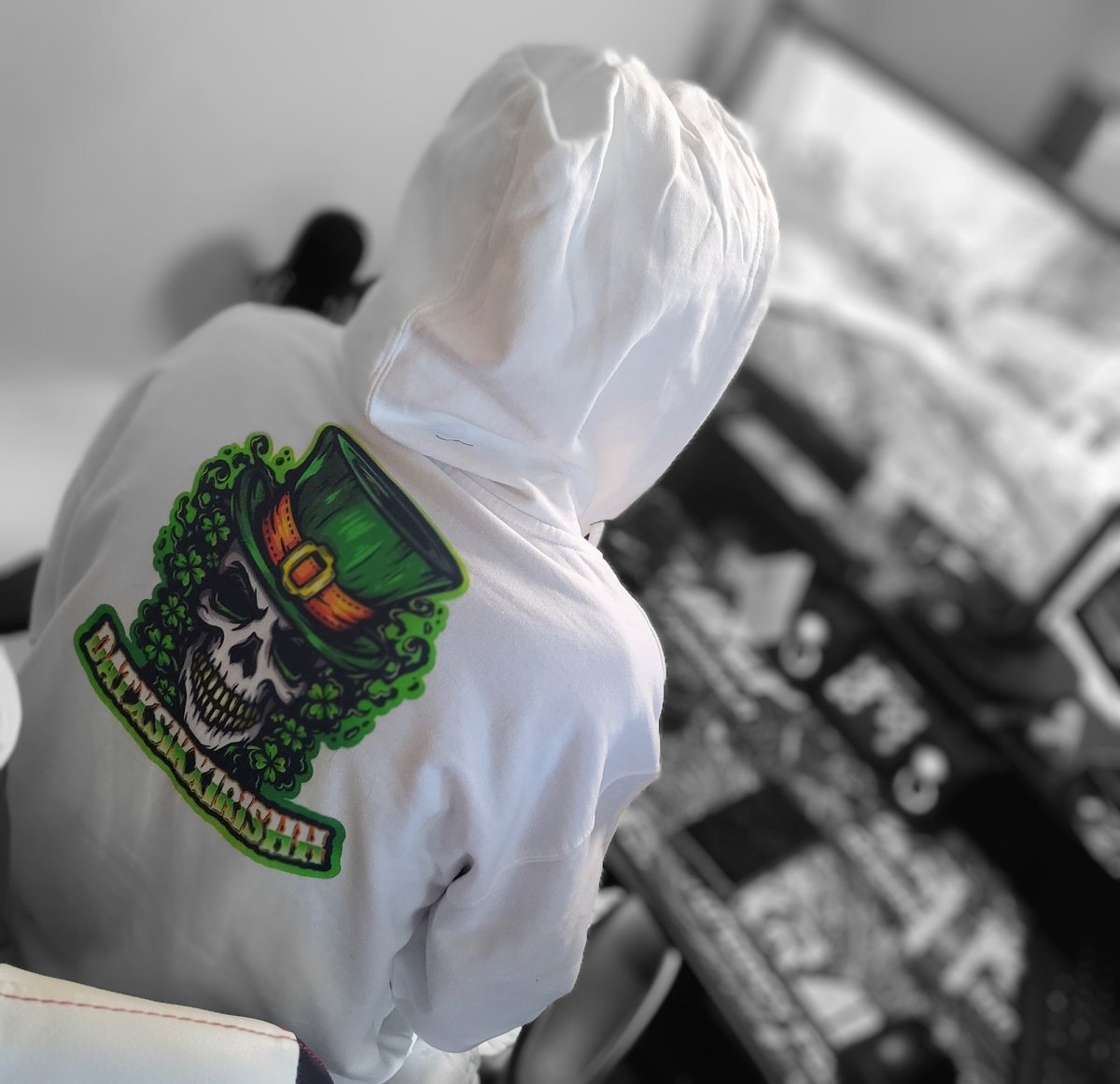 DaTxSiKxIrisHH's tweet photo. GO CHECK OUT THE COLLAB WITH ME @FknDads .... GO SUPPORT YOUR BOY AS I GRIND TO MAKE DREAMS BECOME REALITY 
LINK BELOW
#themonarcy 
#drinkkraken 
@DrinkKraken 
https://t.co/f9447KIpc6 https://t.co/cYuwtU9qir