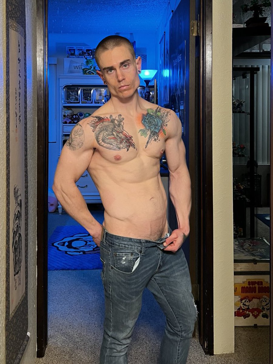 NearbySenpai's tweet photo. Happy Monday RT for a surprise in your inbox 😉 #fitness #aesthetics #GalentinesDay #PinkVenom https://t.co/N9luf7KJ0i