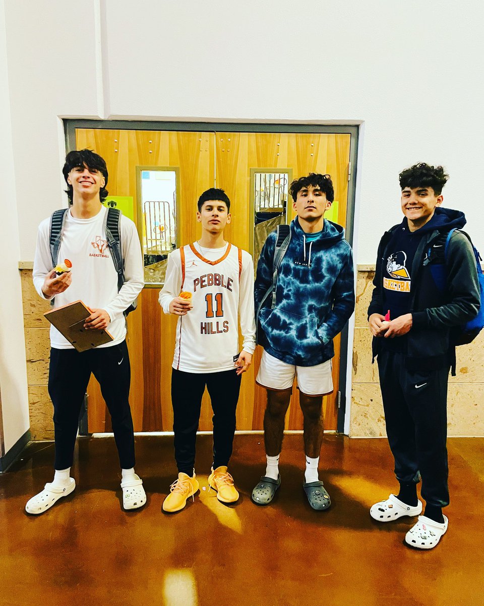 mannywarrior11's tweet photo. TX Pride boys!! #PrideUp 🟣🏀🟢 https://t.co/KMDZwTe5EK