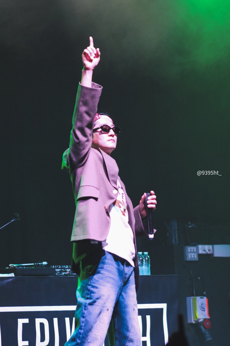 9395ht_'s tweet photo. [230206] DJ Tukutz (@Tukutz81) showing us all how it's done with these incredible dance moves at All Time High Tour, Manchester 

#EPIKHIGHTOUR2023 #EpikHigh #Tukutz #DJTukutz #masterofdance https://t.co/CKgw7v4C4T