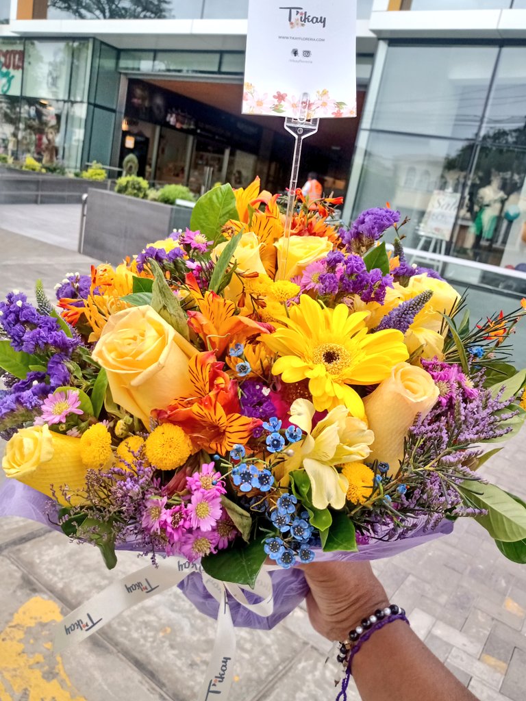 OMExpress010721's tweet photo. #PreSanValentin 
Hermosos detalles
#ComplicesDelAmor 🥰
By @soyalecavag @ClauECaceres https://t.co/6hWRg3T5d6