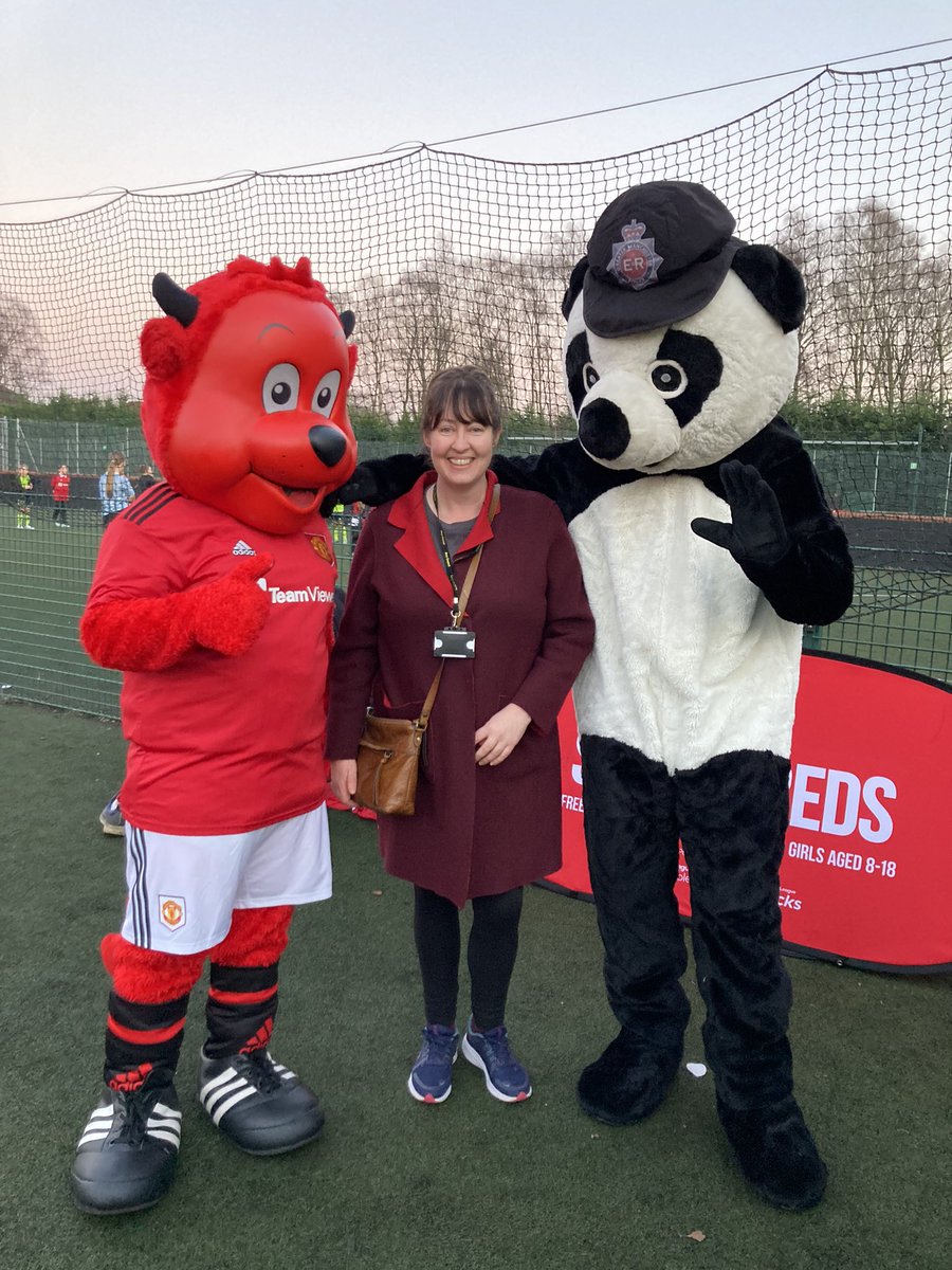 Great to see so many kids playing football @StreetReds_MU at Philips this evening. Thanks to @GMPBurySouth for your work bringing this to #whitefield. And to Police Panda and Fred the Red for entertaining the kids and making me laugh!  Sorry Moonchester…