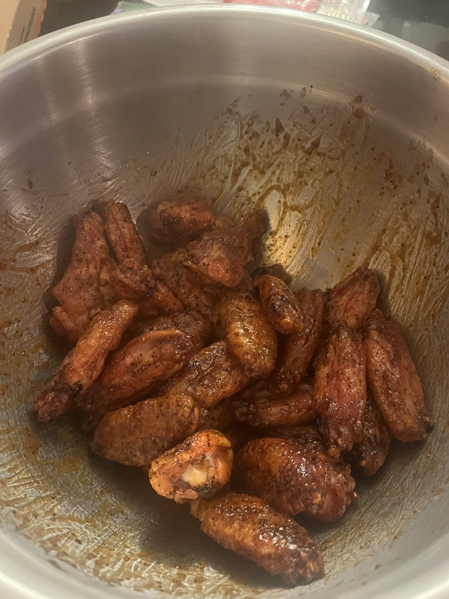 NatashaWpr's tweet photo. @KiSS925 had to search through the #rozandmocha podcasts for @rozweston chicken wing recipe, found it, so worth it! Turned out awesome for #SuperBowlSunday dinner. Won’t make them any other way. https://t.co/AboPG27LGT